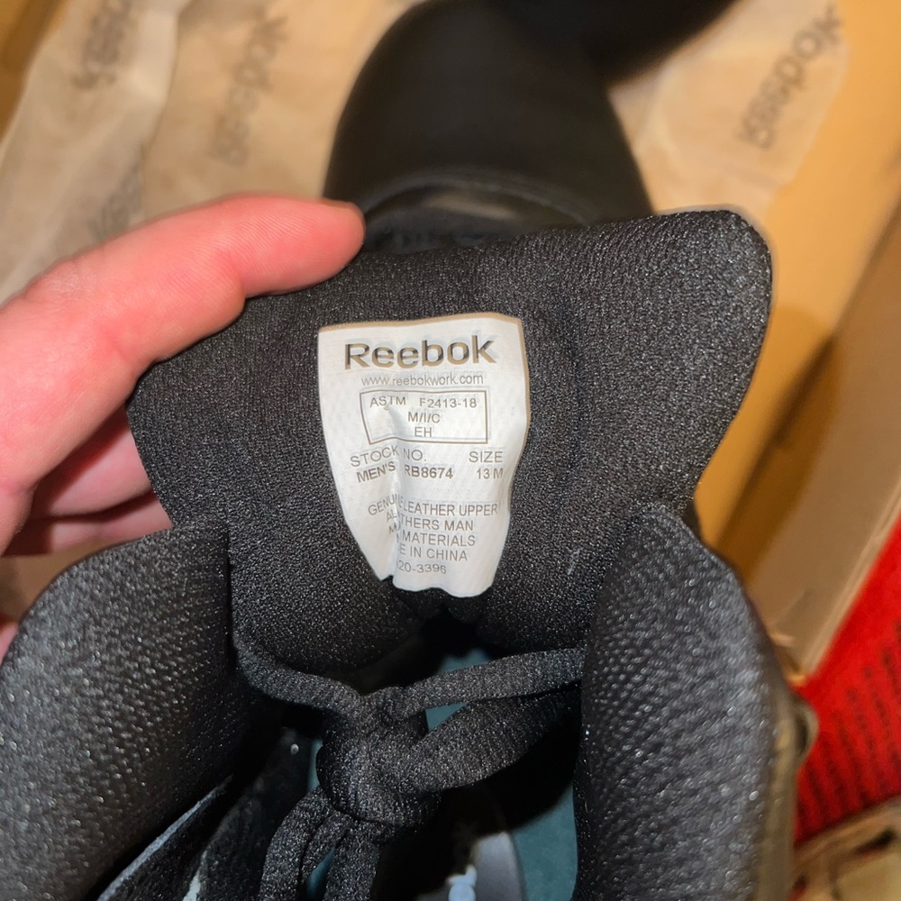 Never worn Reebok work boots - Picture 4 of 4